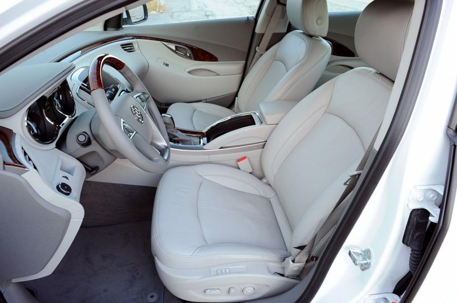 Интерьер Buick LaCrosse 2010 года  (NA) (фото 98 из 121)